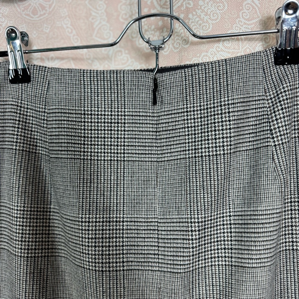 Hobbs London Gray Plaid Pencil Skirt	
Size 8 Office - Picture 3 of 7
